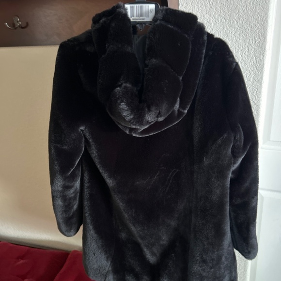 Guess: hooded, faux fur coat NWOT (reversible) - Picture 3 of 7